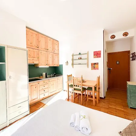 - A Due Passi Dalle Terme Apartman *